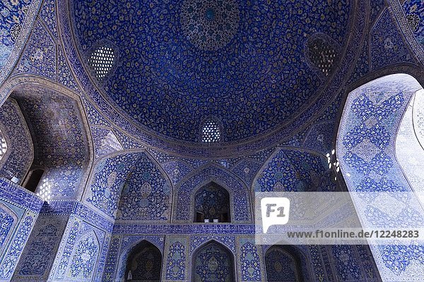 Im Inneren der Masjed-e Shah oder Schah-Moschee  Naqsh-e Jahan oder Imam-Platz  Isfahan  Iran  Asien