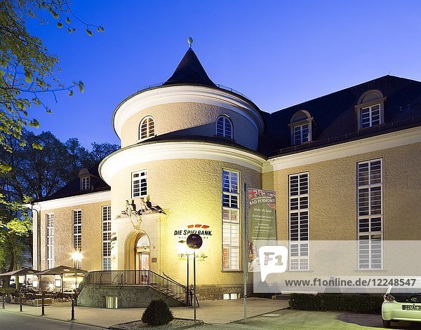 Konzerthaus an der Hauptallee im Kurviertel heute auch Sitz der Spielbank blaue Stunde Bad Pyrmont Niedersachsen Deutschland Europa