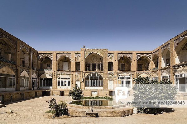 Eine der Karawansereien auf dem historischen Basar von Kashan  Iran  Asien