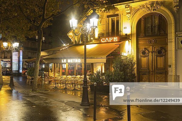 Café im Viertel Saint-Germain bei Nacht  Paris  Frankreich  Europa