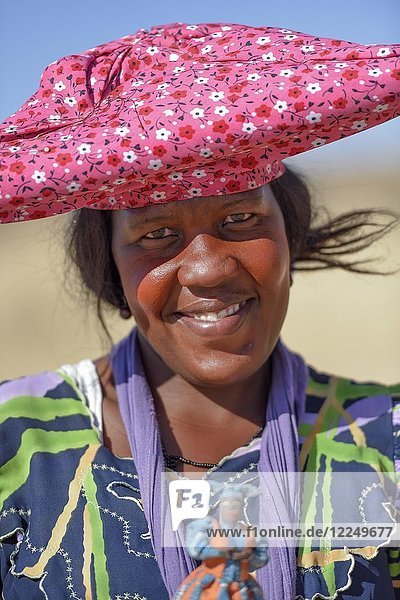 Porträt einer Herero-Frau  in der Nähe von Khorixas  Kunene-Region  Namibia  Afrika