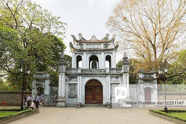 Main entrance to the Temple of literature  Quoc Tu Giam  Hanoi  Vietnam  Asia