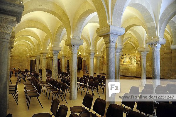 Krypta  Säulenhalle  Kathedrale von Santa Maria Annunziata  Otranto  Apulien  Italien  Europa