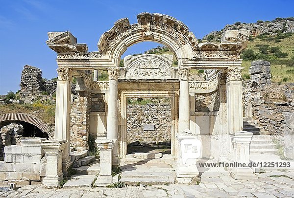 Ruinen  Hadrianstempel  Ephesus  Türkei  Asien