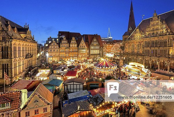 Illuminated Christmas market on the town hall square  in front of town houses  tower of the Liebfrauenkirche and town hall  evening twilight  Bremen  Germany  Europe
