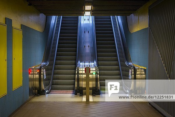Rolltreppen  U-Bahnhof Opernplatz  Westend  Frankfurt am Main  Hessen  Deutschland  Europa