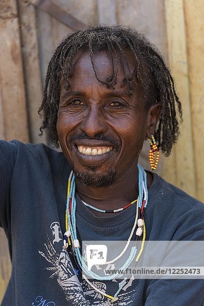Mann  ca. 40 Jahre  Porträt  Stamm der Hamer  Turmi-Markt  Region der südlichen Nationen und Völker  Äthiopien  Afrika