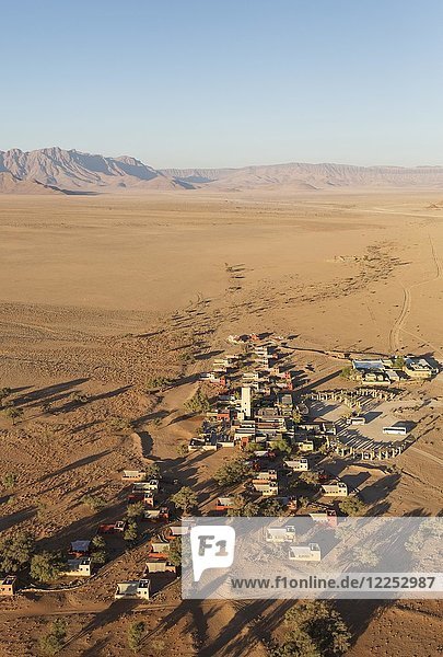 Sossusvlei Lodge  Sesriem  Namib-Wüste  Luftaufnahme  Namib-Naukluft-Nationalpark  Namibia  Afrika