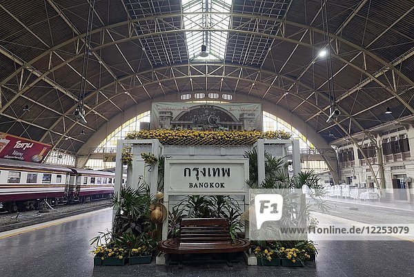 Hua Lamphong  Bangkok Central Station  historic concourse from 1916  Pathum Wan  Bangkok  Thailand  Asia