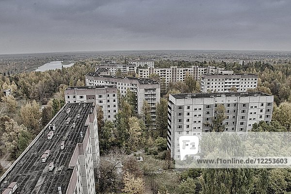 Verlassene Häuser  Geisterstadt in der Region Tschernobyl  Prypjat  Oblast Kiew  Ukraine  Europa