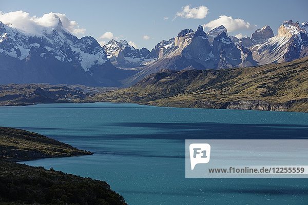 Turquoise glacial lake Lago del Toro in front of the mountain range Cuernos del Paine  National Park Torres del Paine  Patagonia  Chile  South America