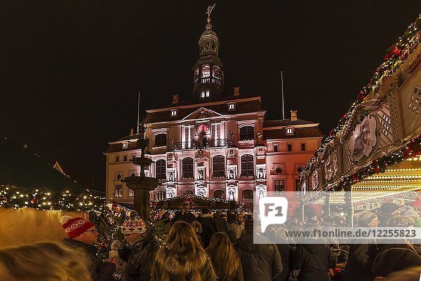 Town hall with Christmas market  colorful illuminated around Christmas time  Lüneburg  Lower Saxony  Germany  Europe