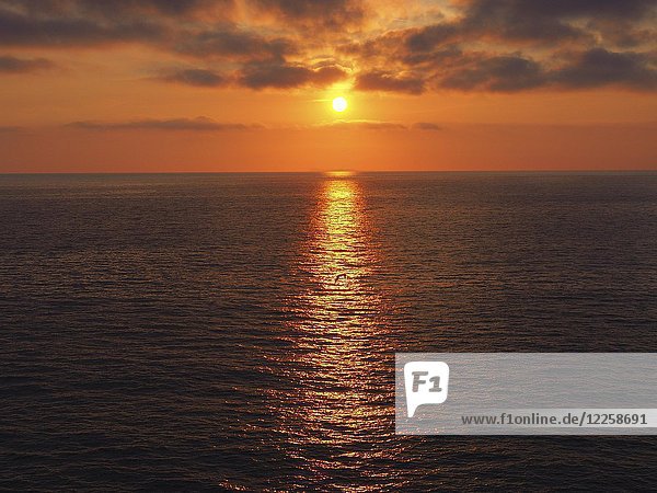 Sonnenuntergang über dem Meer  Forio  Ischia  Kampanien  Italien  Europa