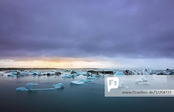 Icebergs  glacier lagoon Jökulsárlón  East Iceland  Iceland  Europe