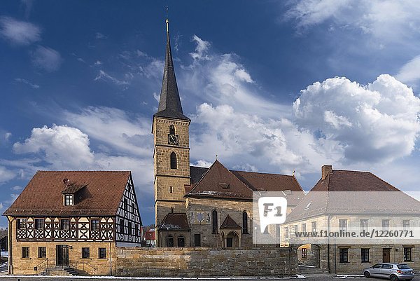 Pfarrkirche St. Walburga  mit Pfarrsaal und Bibliothek  Kirchröttenbach  Mittelfranken  Bayern  Deutschland  Europa