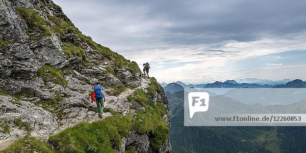 Hikers on the Schladminger Höhenweg  Schladminger Tauern  Schladming  Styria  Austria  Europe