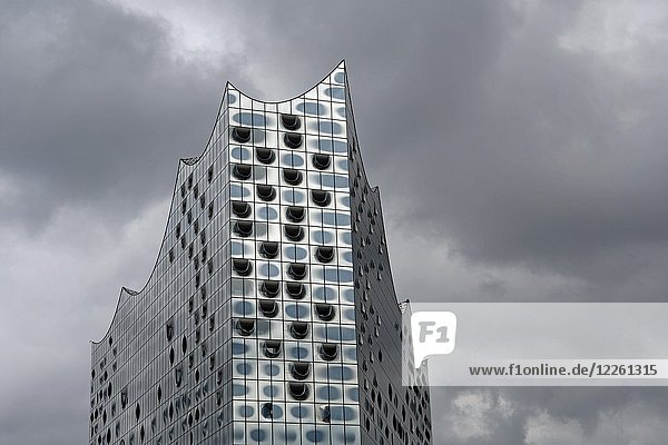 Glasfassade  Elbphilharmonie  Architekten Herzog & De Meuron  Hafencity  Hamburg  Deutschland  Europa