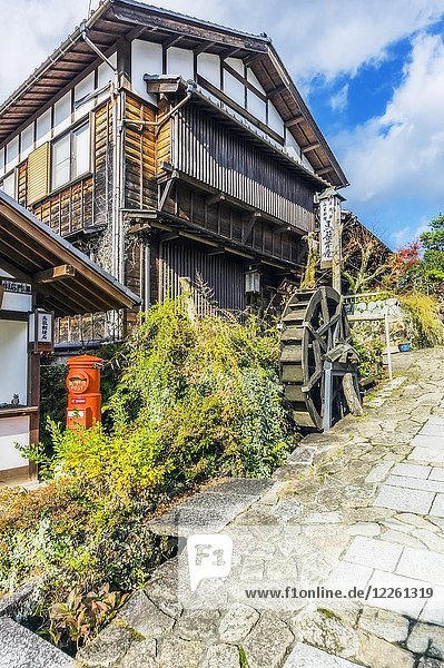 Haus mit Wasserrad  Magome  Kiso-Tal  Japan  Asien