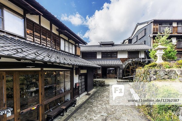 Häuser mit Wasserrad  Magome  Kiso-Tal  Japan  Asien