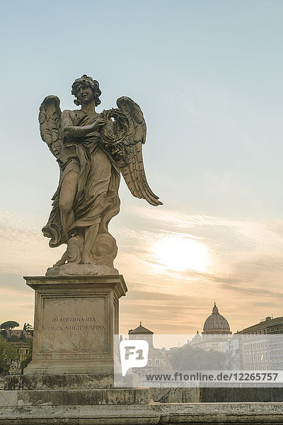 Italien  Latium  Rom  Engel auf der Ponte Sant'Angelo