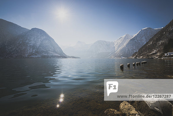 Österreich Salzkammergut Hallstätter See mit Dachstein und Sarstein