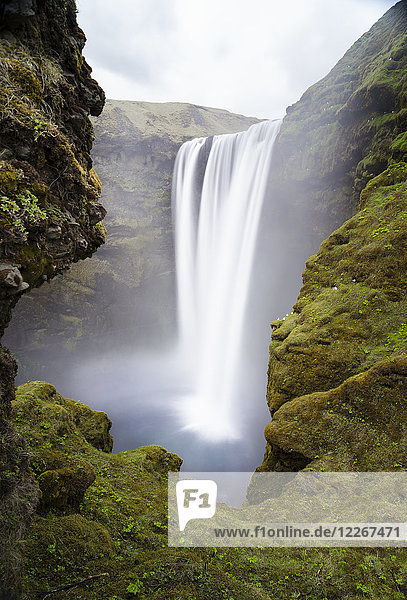Island  Skogafoss Wasserfall