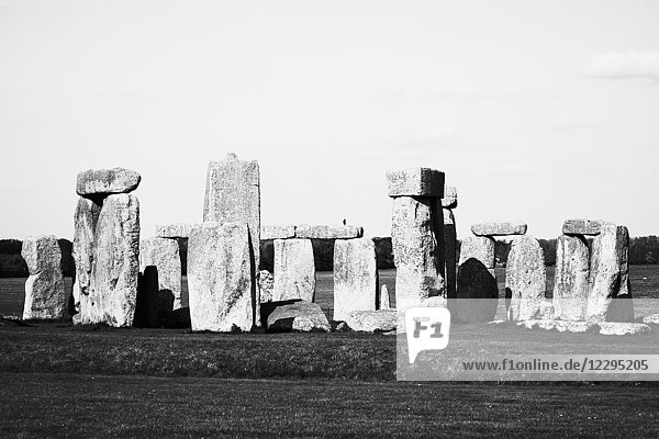 Blick auf Stonehenge gegen den Himmel  Wiltshire  Großbritannien