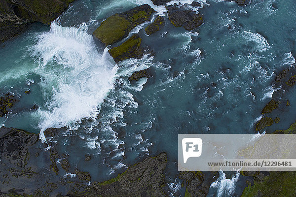 Luftaufnahme des Wasserfalls  Goðafoss  Island