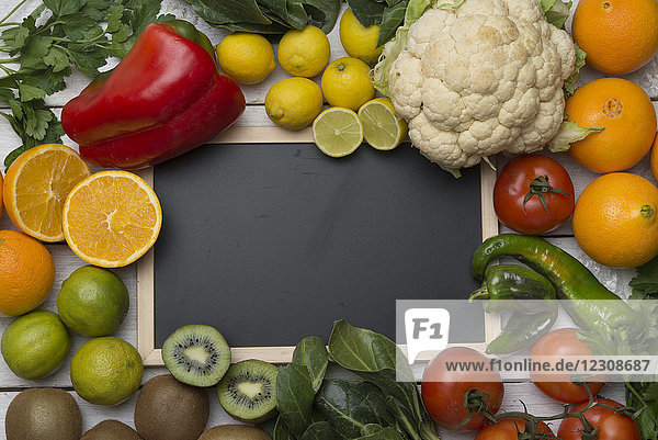 Verschiedenes Obst und Gemüse mit Vitamin C  Tafel