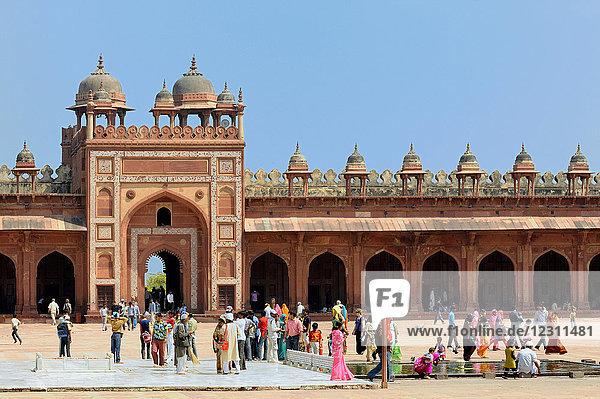 Indien  Uttar Pradesh  Fatehpur Sikri  Kaiserlicher Eingang und Esplanade der Großen Moschee