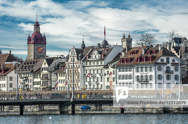 Schweiz  Luzern  Altstadt am Ufer des Vierwaldstättersees