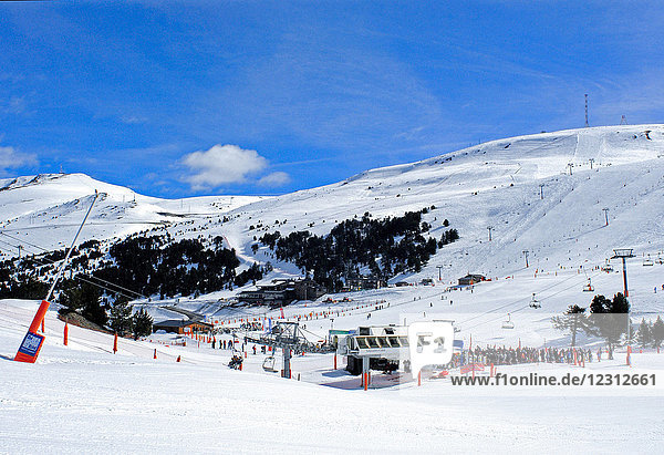 Andorra  Pyrenäen  Skipisten in Grau Roig