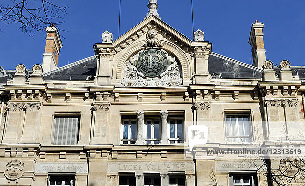 Frankreich  Ile de France  Paris  11. Bezirk  Nahaufnahme der Fassade des Lycee Voltaire