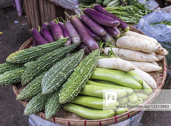 Myanmar  Yagon  Obst und Gemüse auf dem Straßenmarkt im chinesischen Viertel
