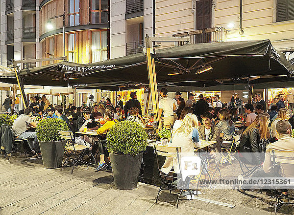 Europa   Italien   Lombardei  Mailand   Corso Garibaldi   movida   cafe   aperitivo