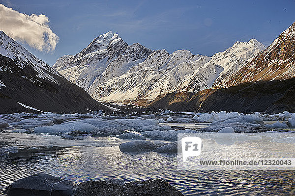 Hooker Glacier Lake in the shadow of Mount Cook (Aoraki)  Hooker Valley Trail  Mount Cook National Park  UNESCO World Heritage Site  Southern Alps  South Island  New Zealand  Pacific