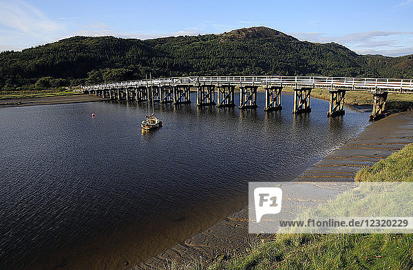 Brücke über die Flussmündung bei Barmouth  Wales  Vereinigtes Königreich  Europa