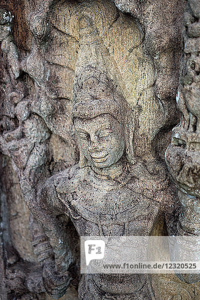 Buddha-Schnitzerei in der alten Stadt Polonnaruwa  UNESCO-Weltkulturerbe  Sri Lanka  Asien