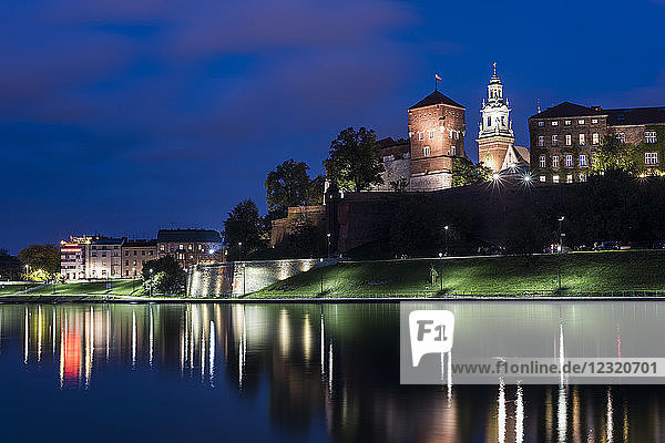 Wawel Castle  UNESCO World Heritage Site  across Vistula River  at night  Krakow  Poland  Europe