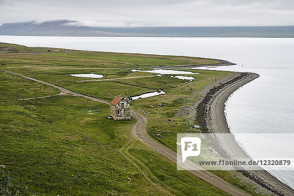 Verlassenes Bauernhaus  Westfjorde  Island  Polarregionen