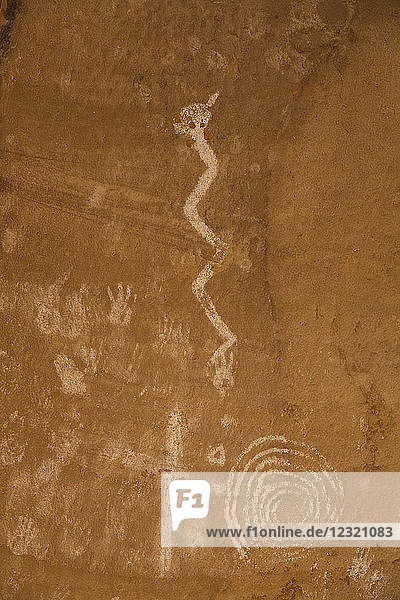 Piktogramme  River House Ruin  Felsenhaus der Pueblo-Vorfahren  900-1300 n. Chr.  Shash Jaa National Monument  Utah  Vereinigte Staaten von Amerika  Nordamerika