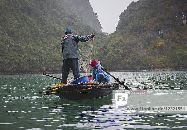 Fishermen in the Lan Ha Bay  Cat Ba Island  a typical Karst landscape in Vietnam  Indochina  Southeast Asia  Asia