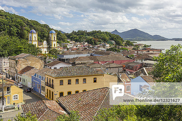 Blick vom städtischen Umweltpark über das historische Zentrum  Sao Francisco do Sul  Santa Catarina  Brasilien  Südamerika