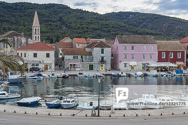 Die Altstadt von Stari Grad auf der Insel Hvar  Kroatien  Europa