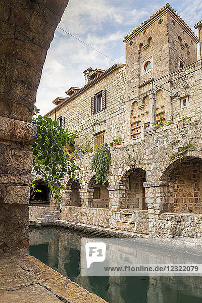 Im Inneren der Burg Tvrdalj in der Altstadt von Stari Grad auf der Insel Hvar  Kroatien  Europa