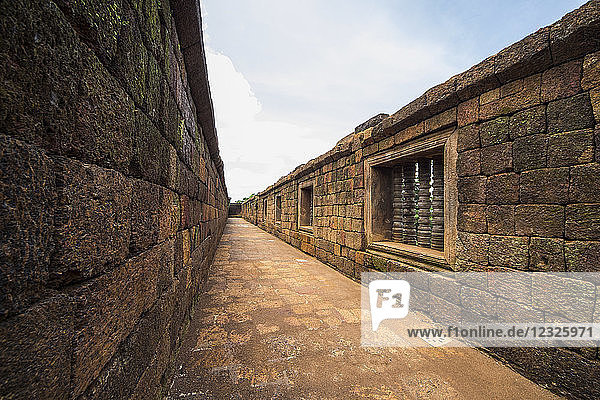 Mauern und Korridor im südlichen Viereck  Vat Phou-Tempelkomplex; Champasak  Laos