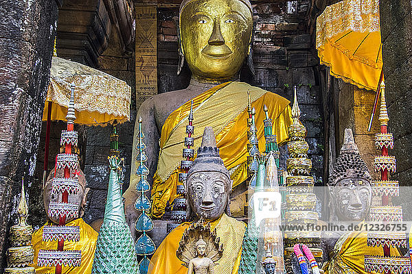 Buddha-Statuen im Hauptheiligtum des Vat Phou-Tempelkomplexes; Champasak  Laos