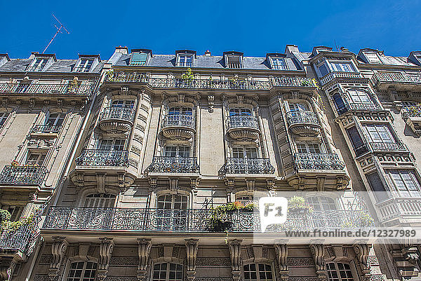 Frankreich  Ile de France  Paris  18. Bezirk  Gebäude im Haussmann-Stil in Montmartre