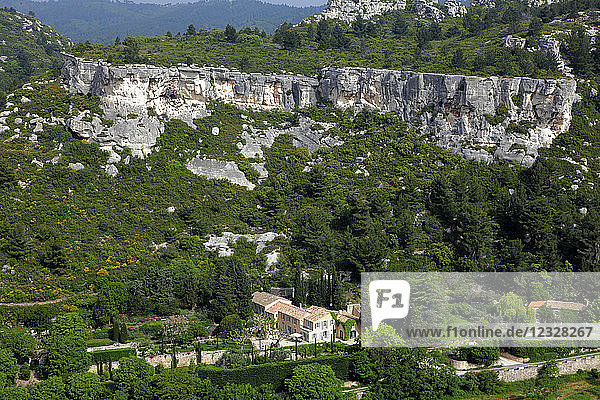 Frankreich  Provence Alpes Cote d'Azur  Bouches du Rhone (13)  Region Alpilles  Les Baux de Provence  la Fontaine Tal
