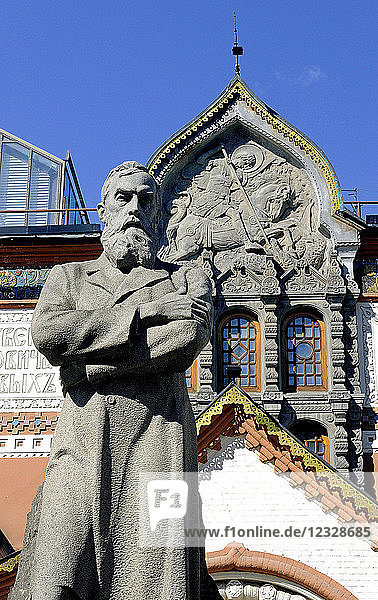 Russland  Moskau  Statue von Pawel Tretjakow vor der Tretjakow-Galerie